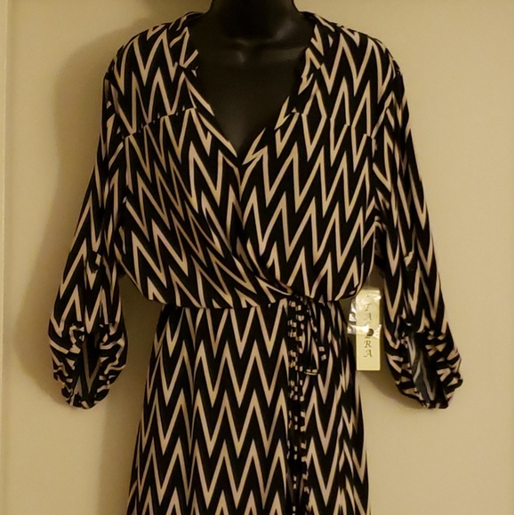 Elegant 3/4 sleeve dress w/drawstring waist. - Picture 2 of 5